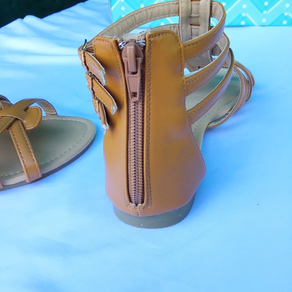 Gladiator sandals tan color size 6 - Picture 3 of 6